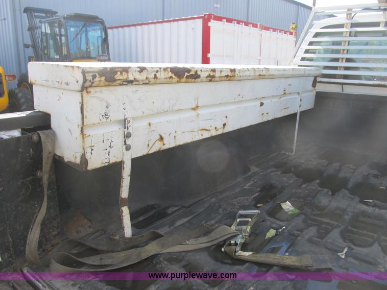 image for item B2922 2005 Ford F250 Super Duty XL pickup truck