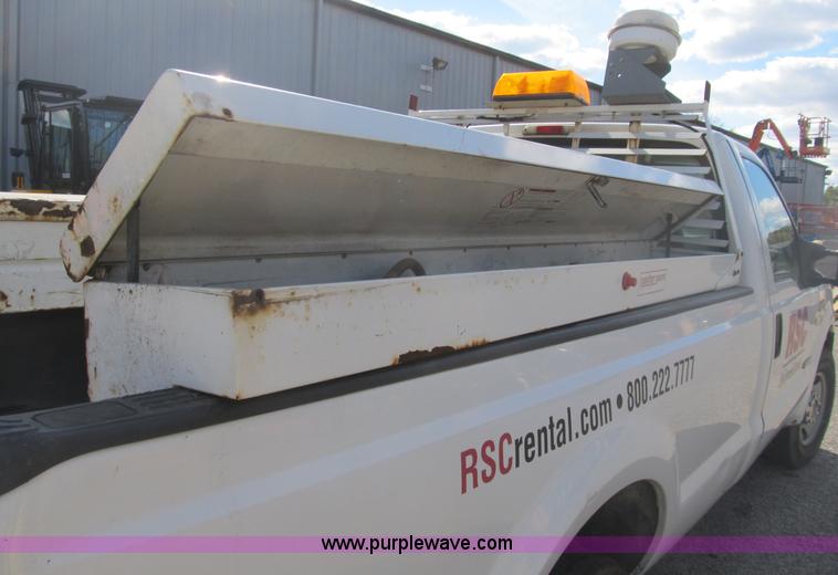 image for item B2922 2005 Ford F250 Super Duty XL pickup truck