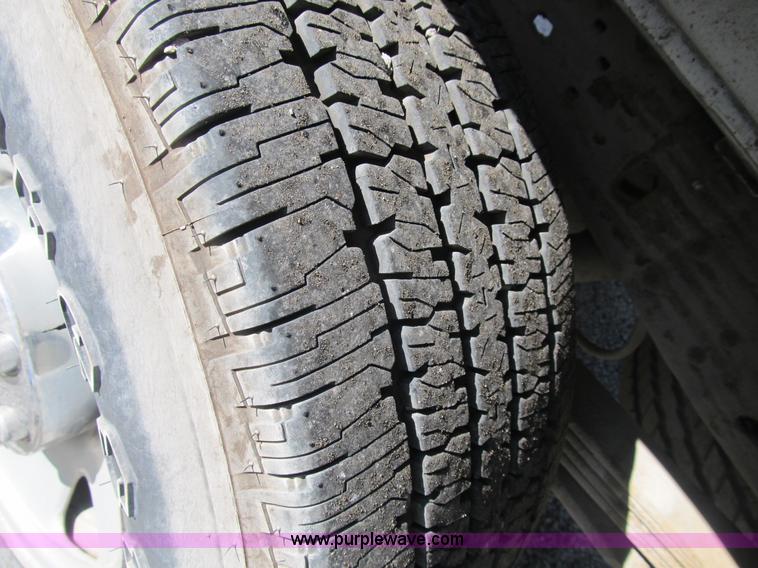 image for item B2922 2005 Ford F250 Super Duty XL pickup truck