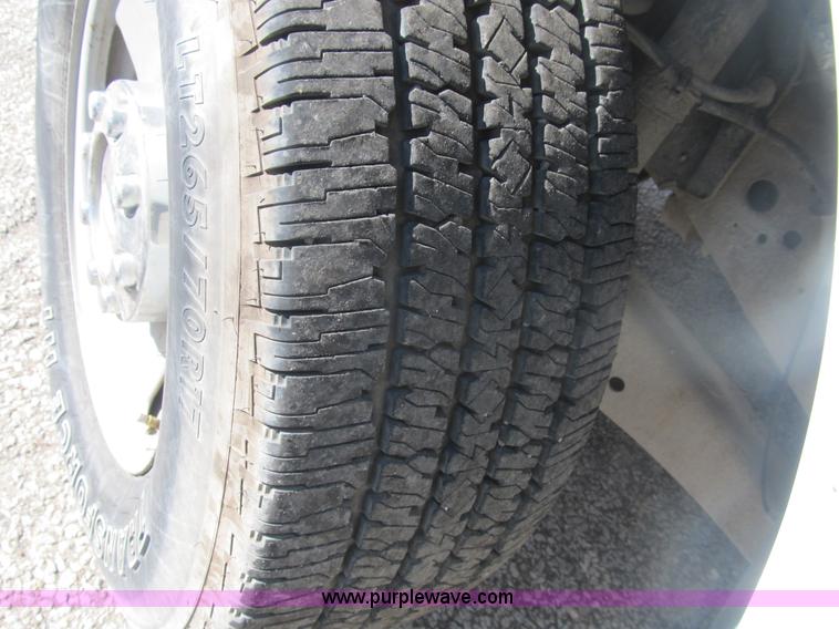 image for item B2922 2005 Ford F250 Super Duty XL pickup truck