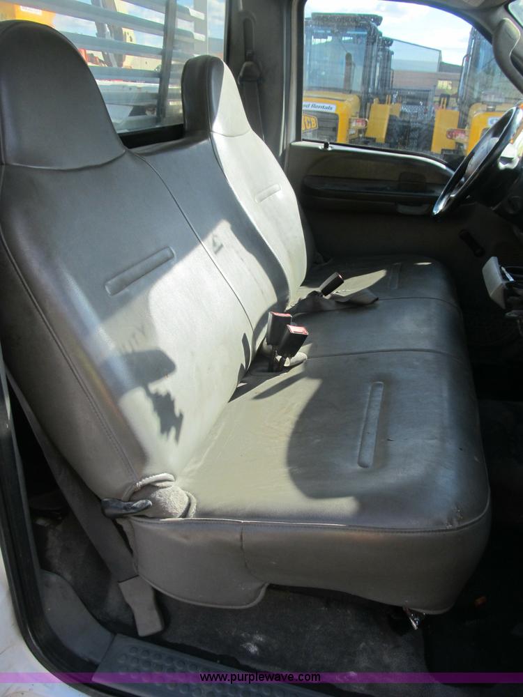 image for item B2922 2005 Ford F250 Super Duty XL pickup truck