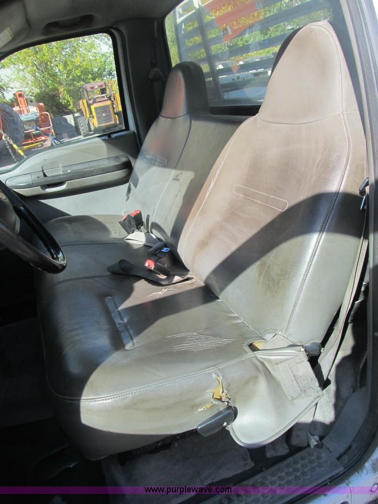 image for item B2922 2005 Ford F250 Super Duty XL pickup truck