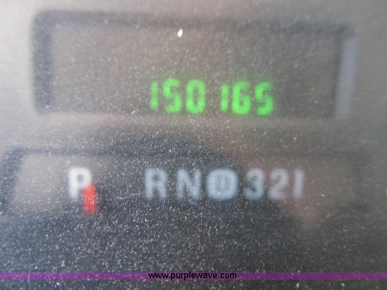 image for item B2922 2005 Ford F250 Super Duty XL pickup truck