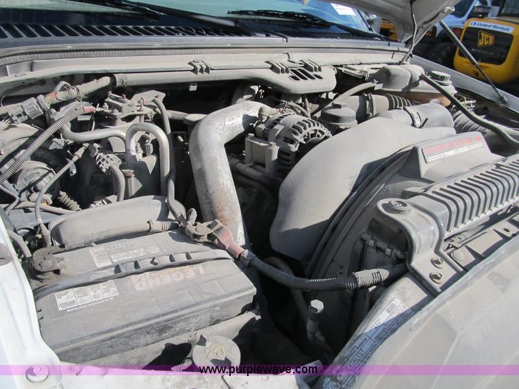 image for item B2922 2005 Ford F250 Super Duty XL pickup truck