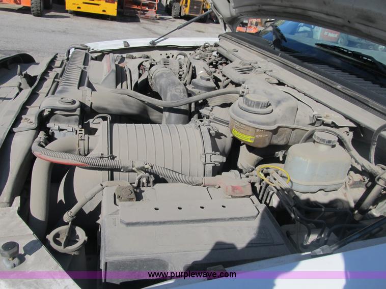 image for item B2922 2005 Ford F250 Super Duty XL pickup truck