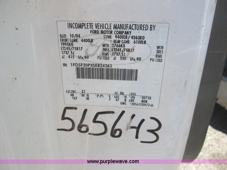 image for item B2922 2005 Ford F250 Super Duty XL pickup truck