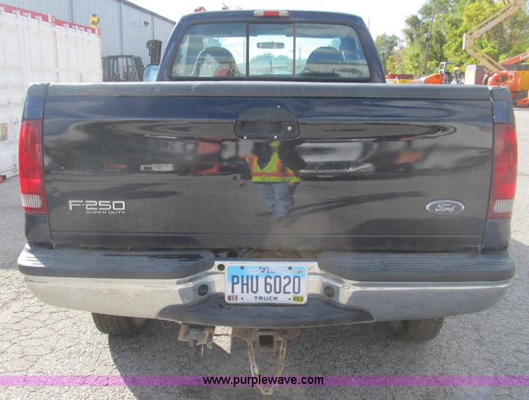 image for item B2923 2003 Ford F250 Super Duty XL pickup truck