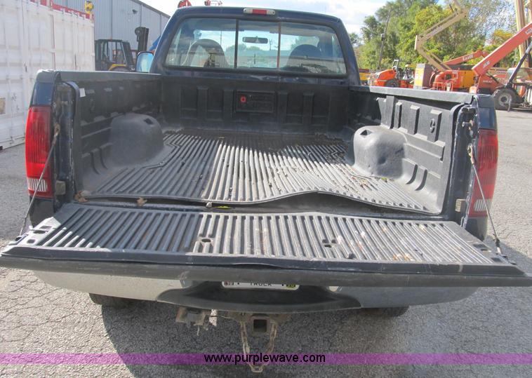 image for item B2923 2003 Ford F250 Super Duty XL pickup truck