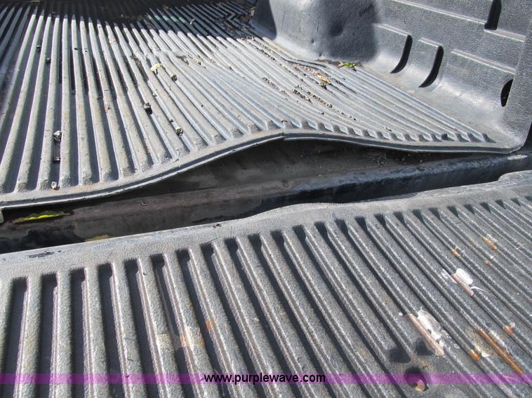 image for item B2923 2003 Ford F250 Super Duty XL pickup truck