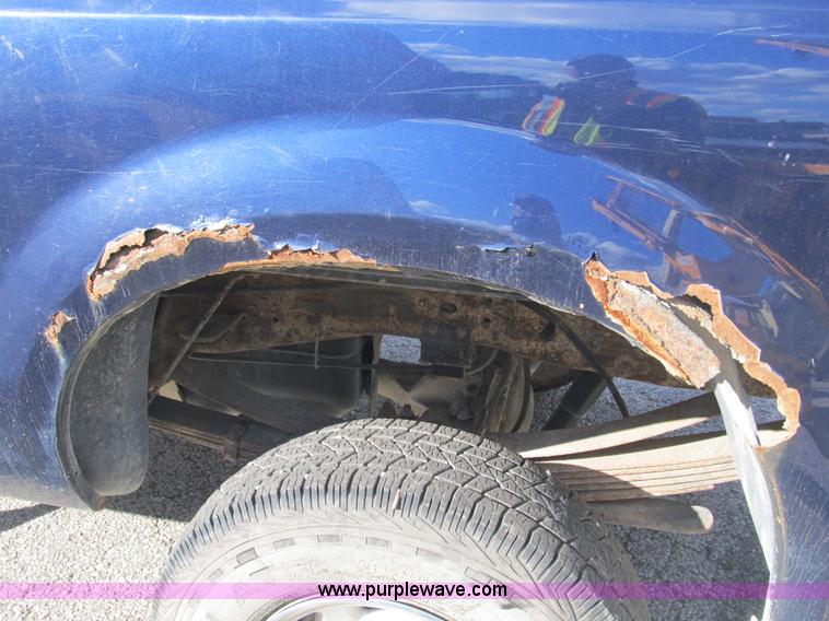 image for item B2923 2003 Ford F250 Super Duty XL pickup truck