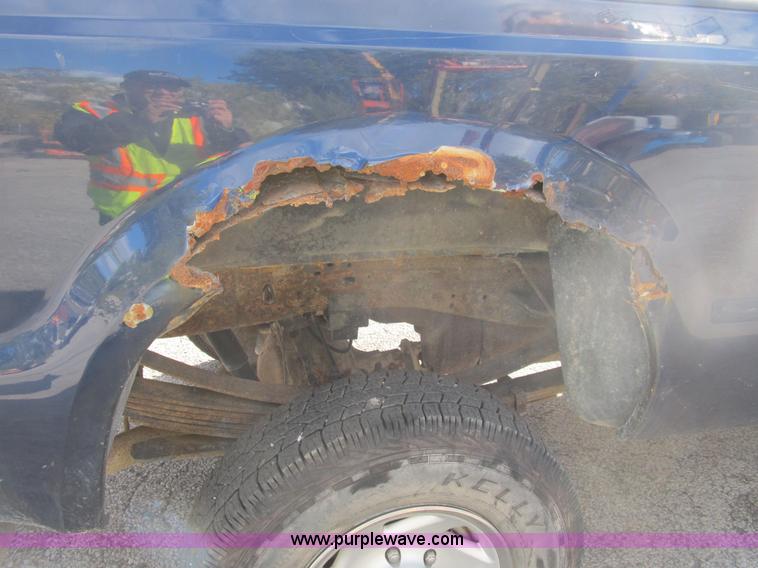 image for item B2923 2003 Ford F250 Super Duty XL pickup truck