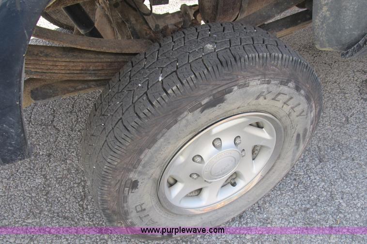 image for item B2923 2003 Ford F250 Super Duty XL pickup truck