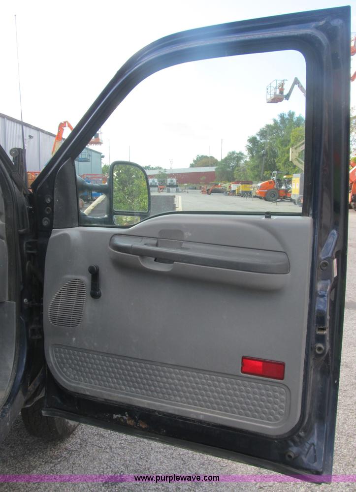 image for item B2923 2003 Ford F250 Super Duty XL pickup truck