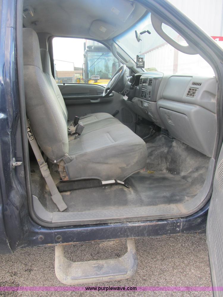 image for item B2923 2003 Ford F250 Super Duty XL pickup truck