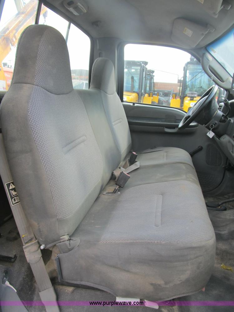 image for item B2923 2003 Ford F250 Super Duty XL pickup truck