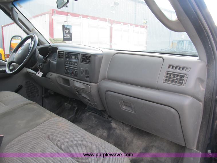 image for item B2923 2003 Ford F250 Super Duty XL pickup truck