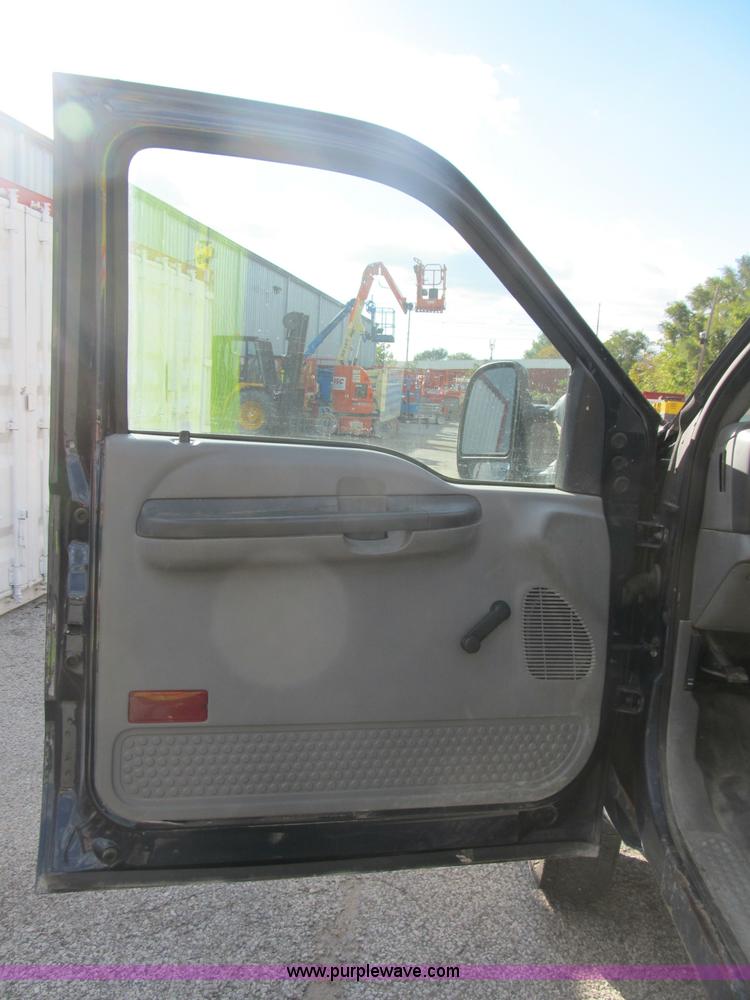 image for item B2923 2003 Ford F250 Super Duty XL pickup truck