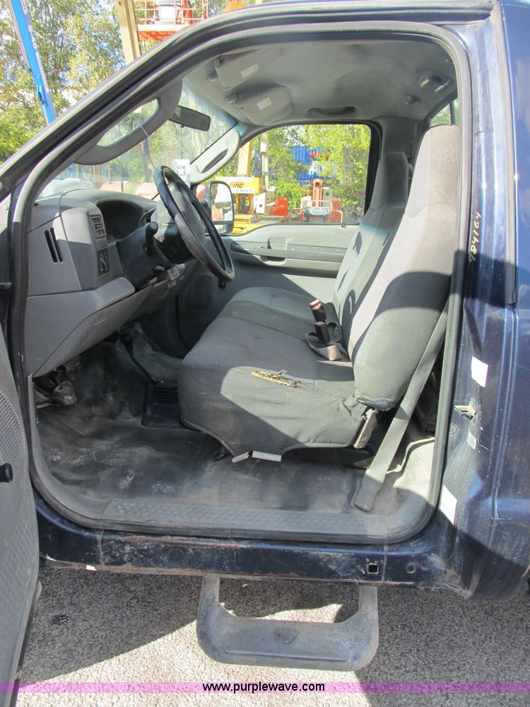 image for item B2923 2003 Ford F250 Super Duty XL pickup truck