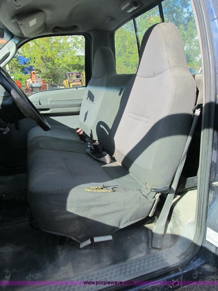 image for item B2923 2003 Ford F250 Super Duty XL pickup truck