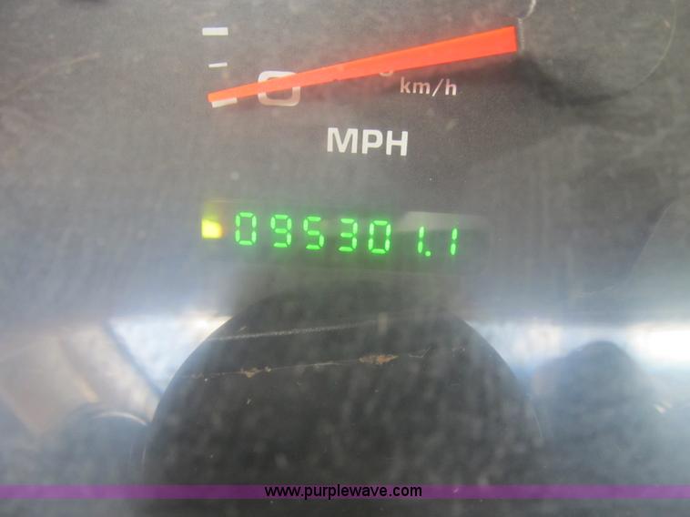 image for item B2923 2003 Ford F250 Super Duty XL pickup truck