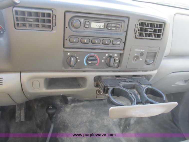 image for item B2923 2003 Ford F250 Super Duty XL pickup truck