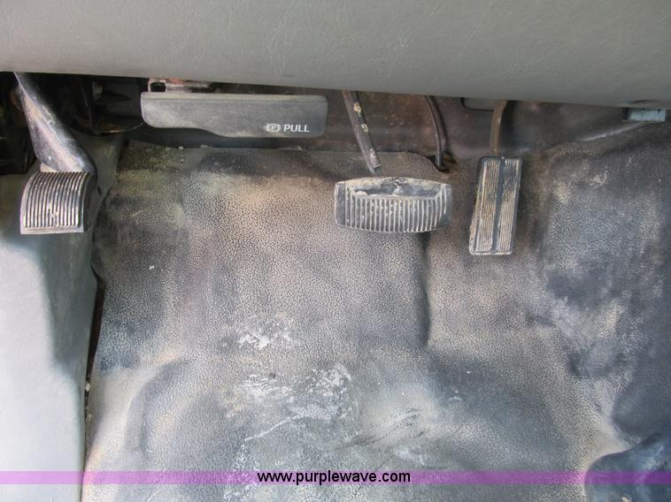 image for item B2923 2003 Ford F250 Super Duty XL pickup truck
