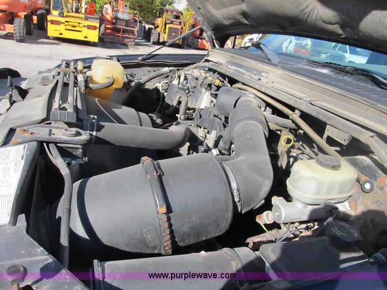 image for item B2923 2003 Ford F250 Super Duty XL pickup truck
