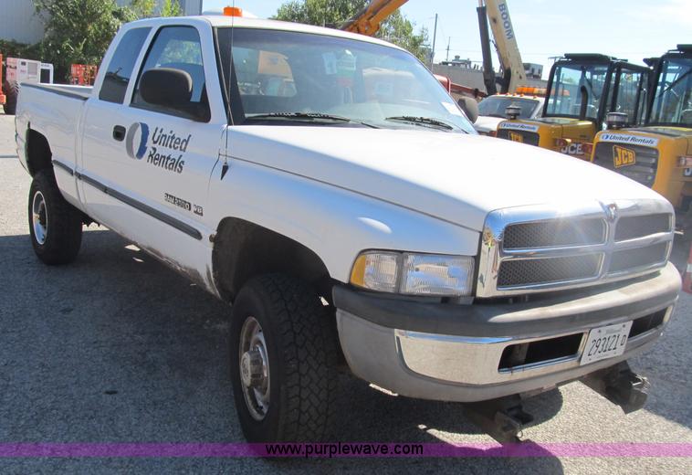 image for item B2924 2001 Dodge Ram 2500 Quad Cab pickup truck