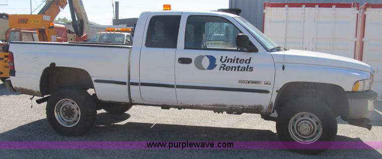 image for item B2924 2001 Dodge Ram 2500 Quad Cab pickup truck