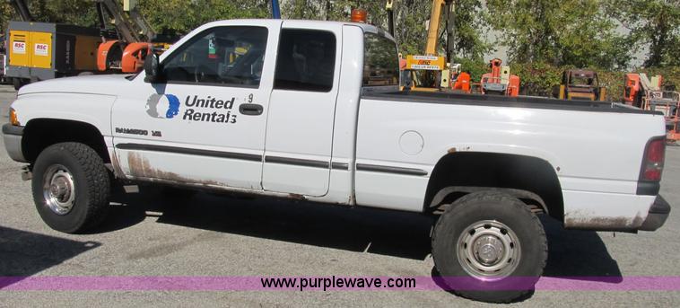 image for item B2924 2001 Dodge Ram 2500 Quad Cab pickup truck