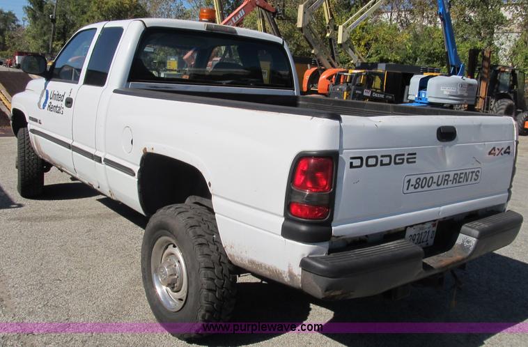 image for item B2924 2001 Dodge Ram 2500 Quad Cab pickup truck