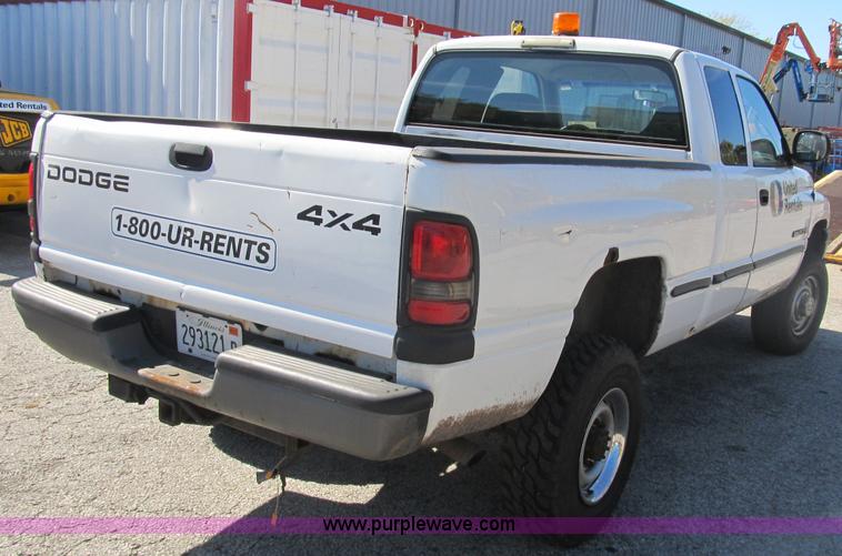 image for item B2924 2001 Dodge Ram 2500 Quad Cab pickup truck