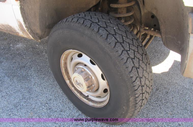 image for item B2924 2001 Dodge Ram 2500 Quad Cab pickup truck