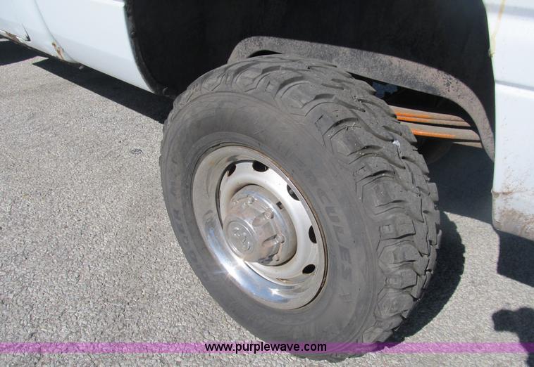 image for item B2924 2001 Dodge Ram 2500 Quad Cab pickup truck