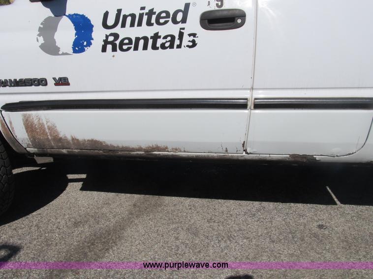 image for item B2924 2001 Dodge Ram 2500 Quad Cab pickup truck