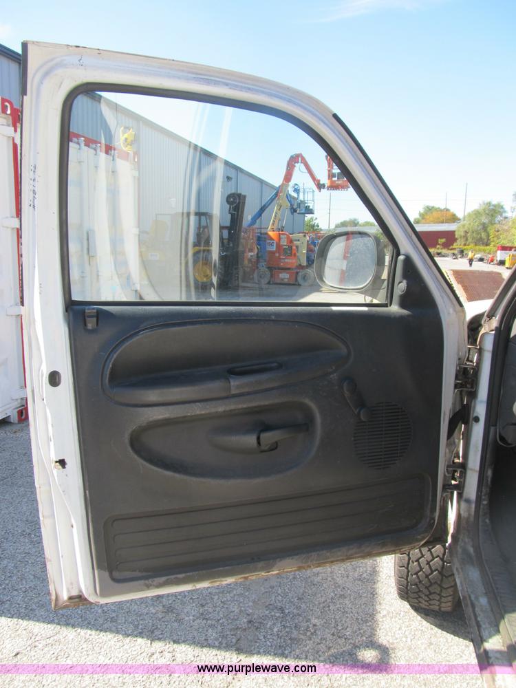 image for item B2924 2001 Dodge Ram 2500 Quad Cab pickup truck