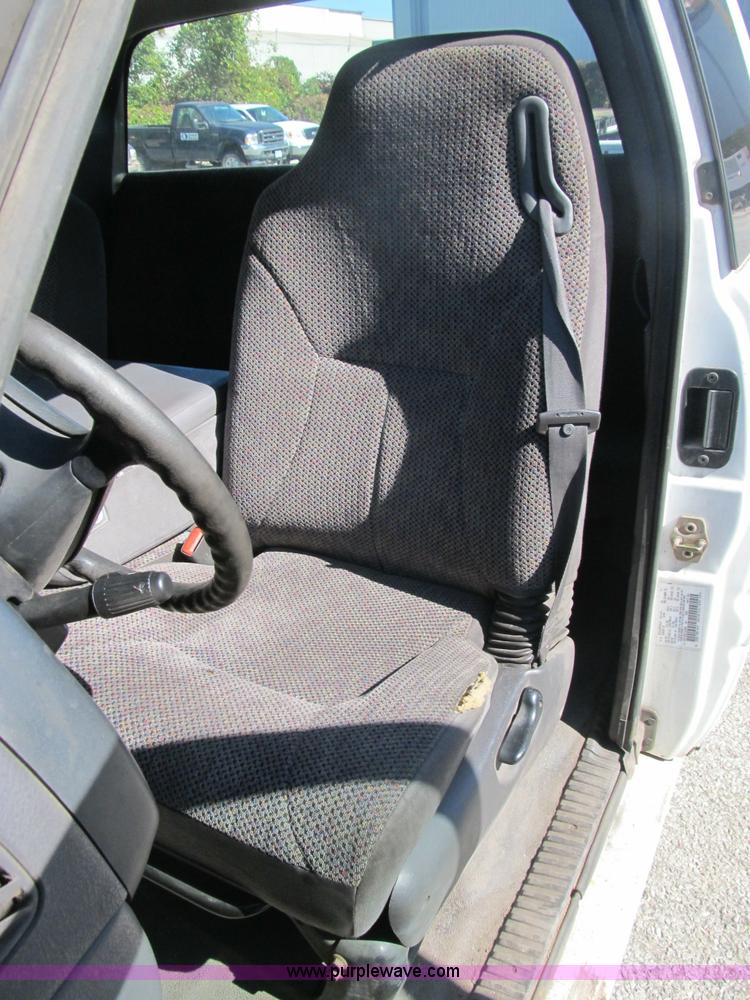 image for item B2924 2001 Dodge Ram 2500 Quad Cab pickup truck