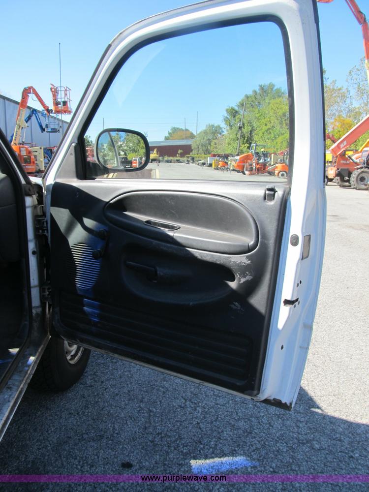 image for item B2924 2001 Dodge Ram 2500 Quad Cab pickup truck