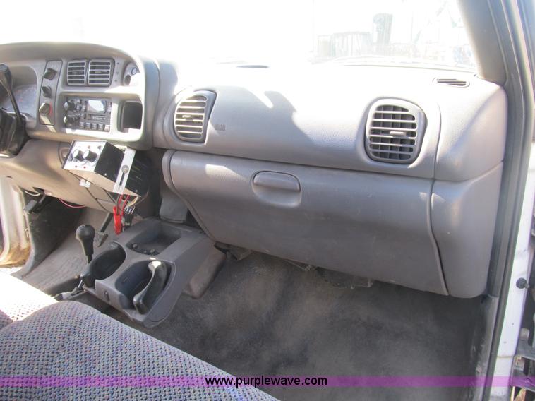 image for item B2924 2001 Dodge Ram 2500 Quad Cab pickup truck