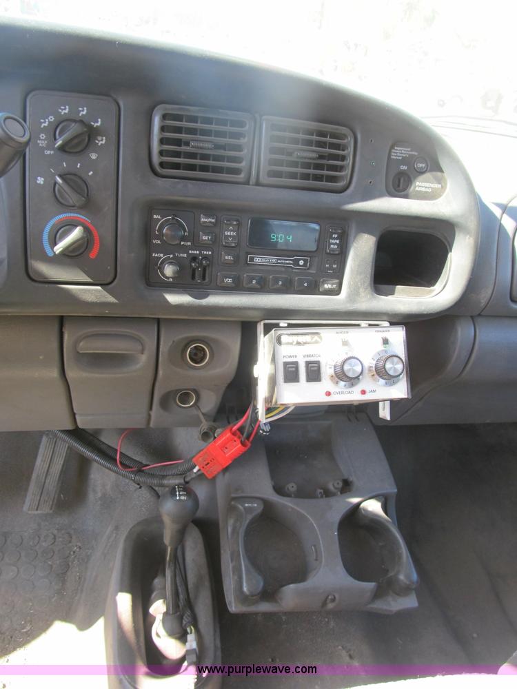 image for item B2924 2001 Dodge Ram 2500 Quad Cab pickup truck