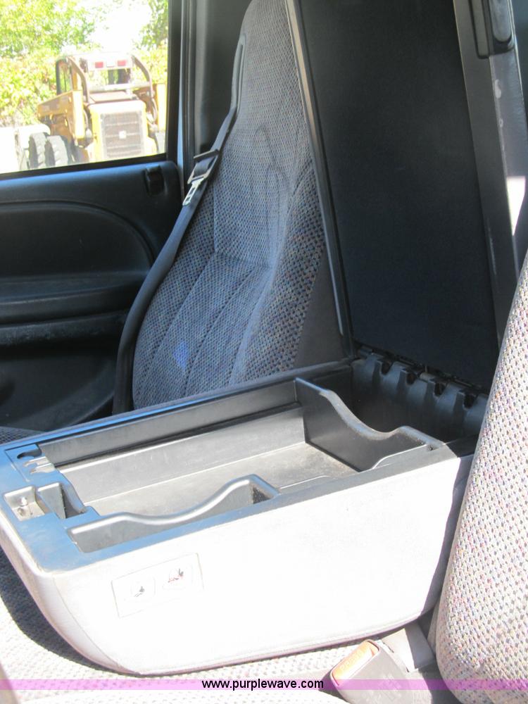 image for item B2924 2001 Dodge Ram 2500 Quad Cab pickup truck