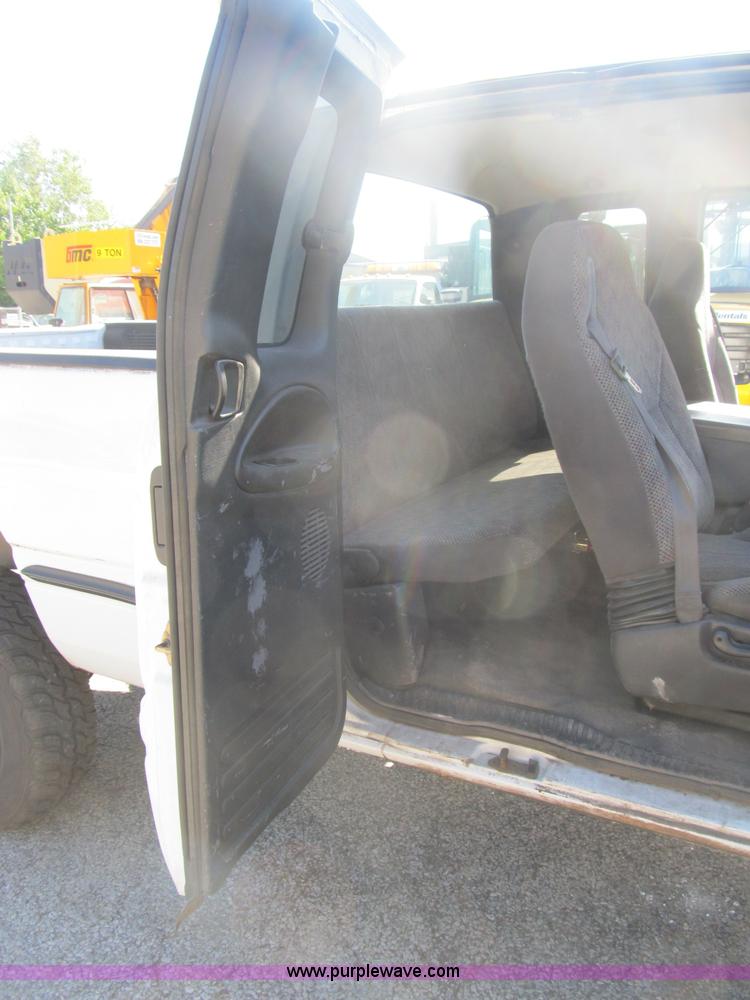 image for item B2924 2001 Dodge Ram 2500 Quad Cab pickup truck