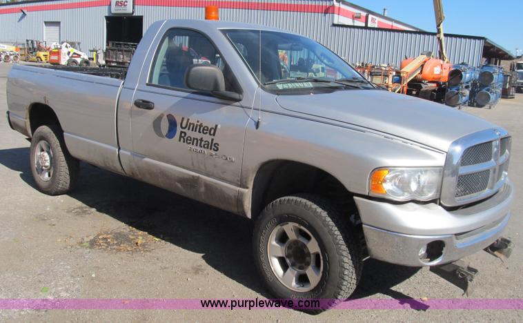 image for item B2925 2003 Dodge Ram 2500 pickup truck