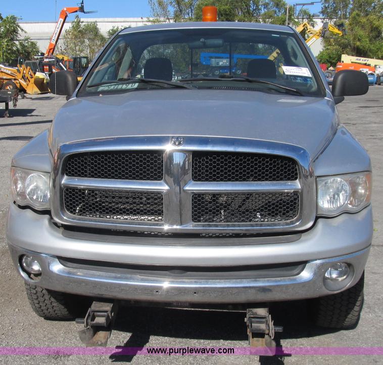 image for item B2925 2003 Dodge Ram 2500 pickup truck