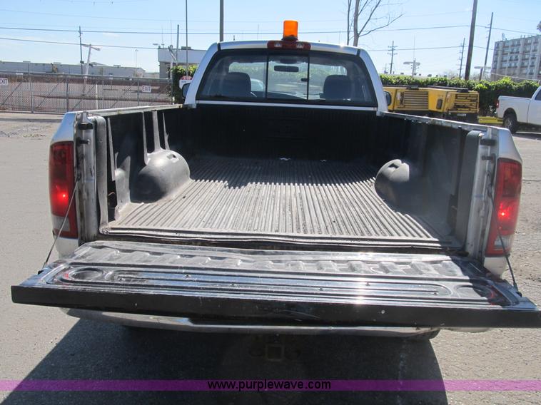 image for item B2925 2003 Dodge Ram 2500 pickup truck