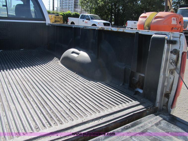 image for item B2925 2003 Dodge Ram 2500 pickup truck