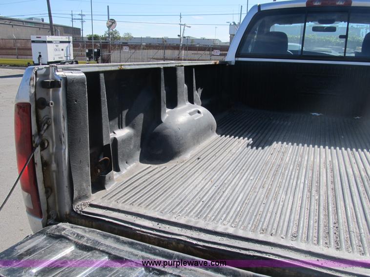 image for item B2925 2003 Dodge Ram 2500 pickup truck