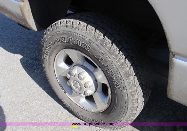 image for item B2925 2003 Dodge Ram 2500 pickup truck