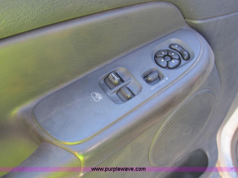 image for item B2925 2003 Dodge Ram 2500 pickup truck