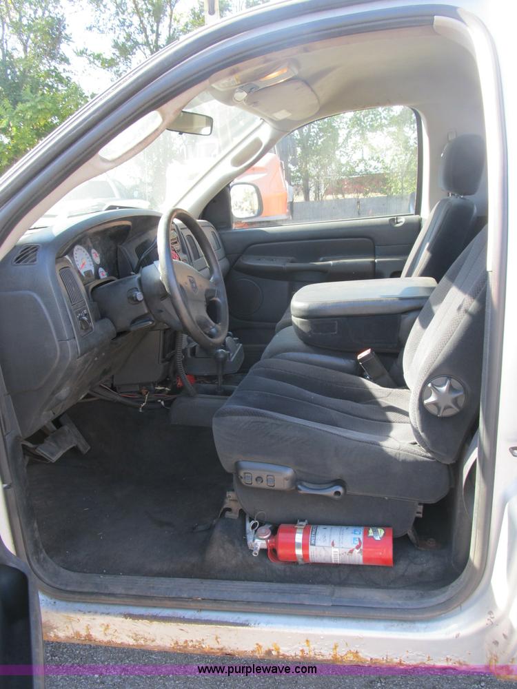 image for item B2925 2003 Dodge Ram 2500 pickup truck